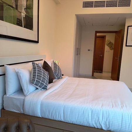 Trinity Holiday Homes - Sheikh Zayed Road Near To Financial Center Metro Station دبي المظهر الخارجي الصورة