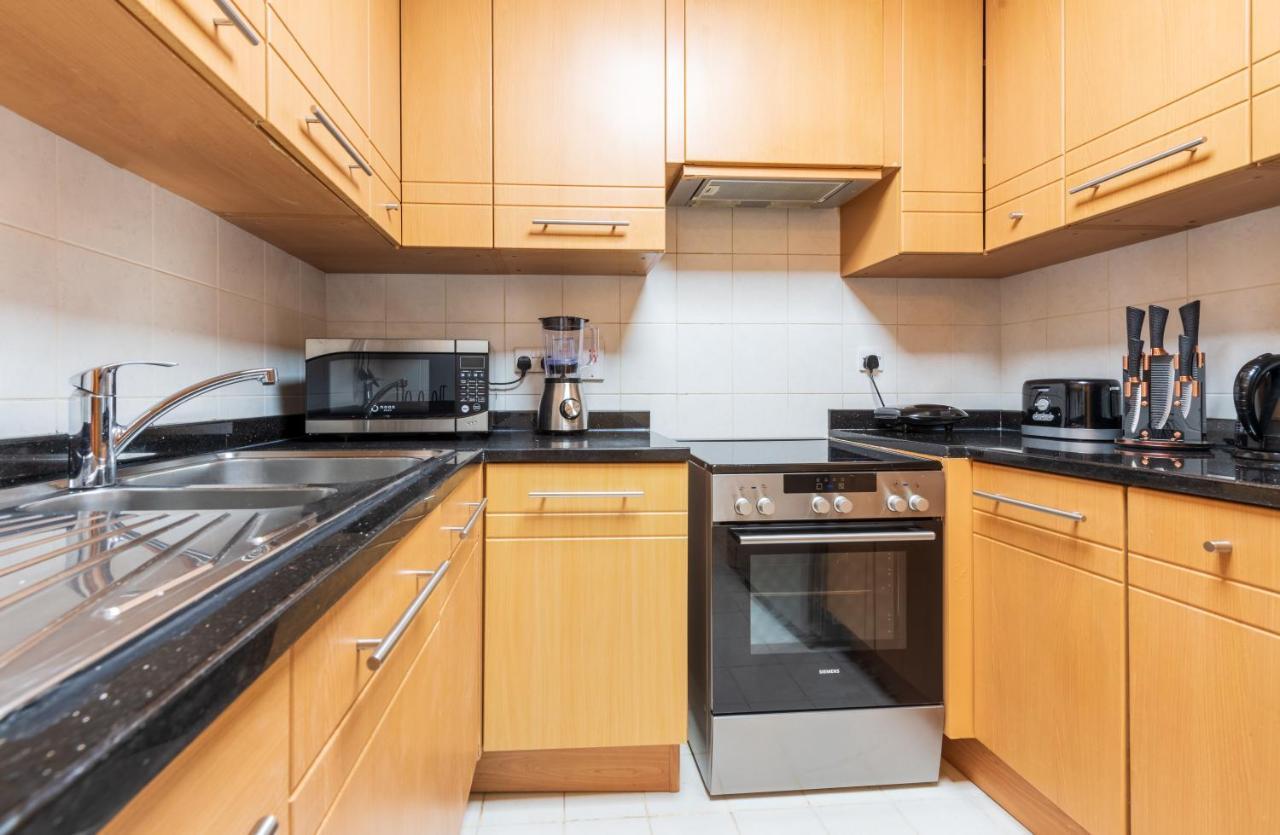 Trinity Holiday Homes - Sheikh Zayed Road Near To Financial Center Metro Station دبي المظهر الخارجي الصورة