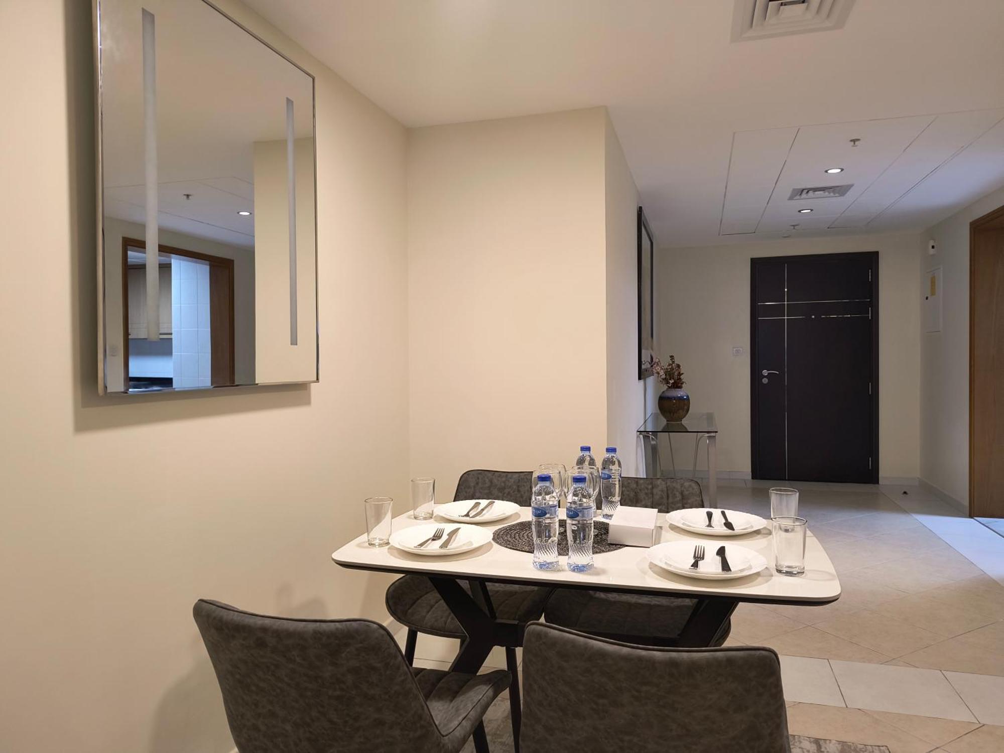 Trinity Holiday Homes - Sheikh Zayed Road Near To Financial Center Metro Station دبي المظهر الخارجي الصورة