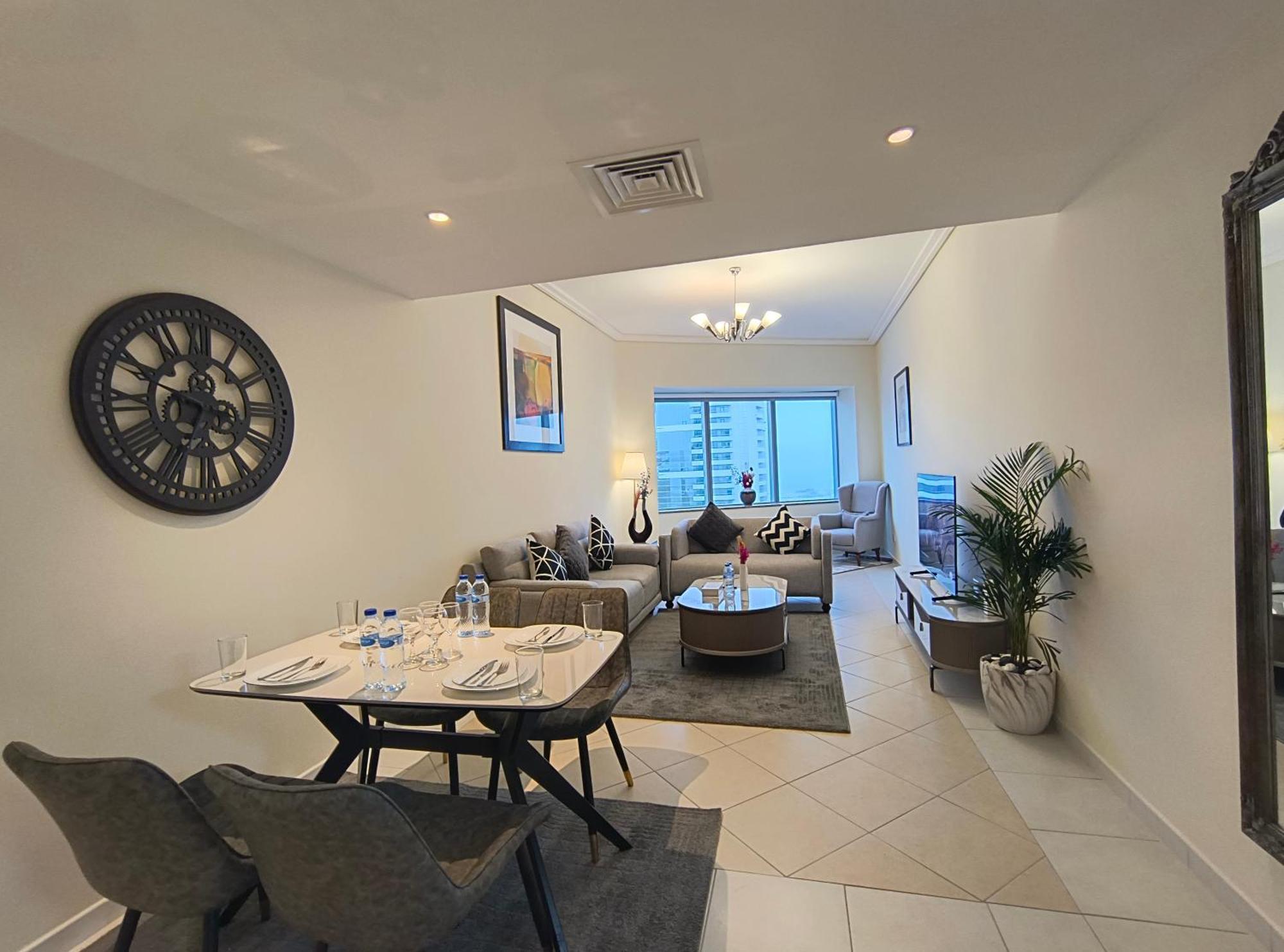 Trinity Holiday Homes - Sheikh Zayed Road Near To Financial Center Metro Station دبي المظهر الخارجي الصورة