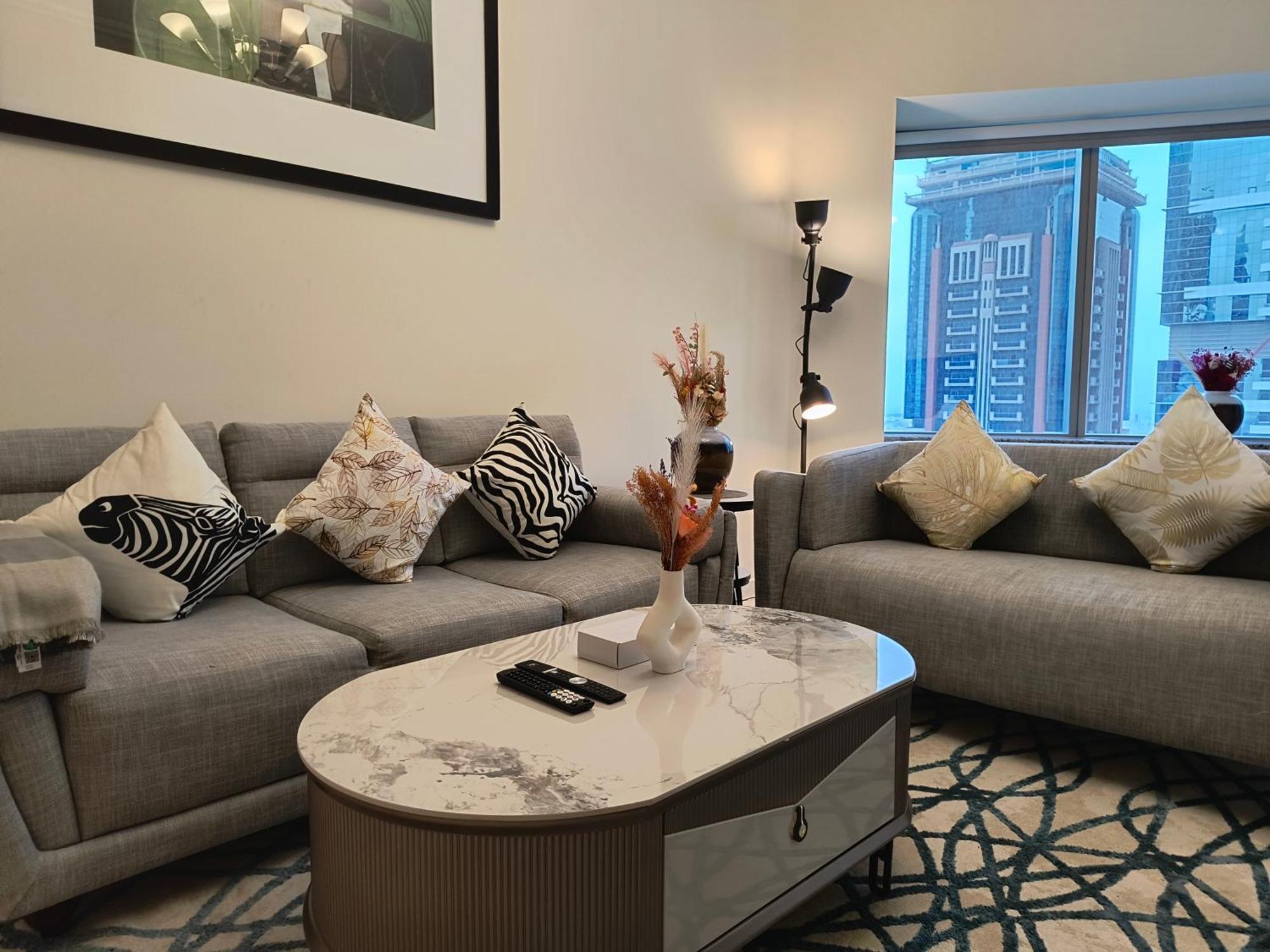 Trinity Holiday Homes - Sheikh Zayed Road Near To Financial Center Metro Station دبي المظهر الخارجي الصورة