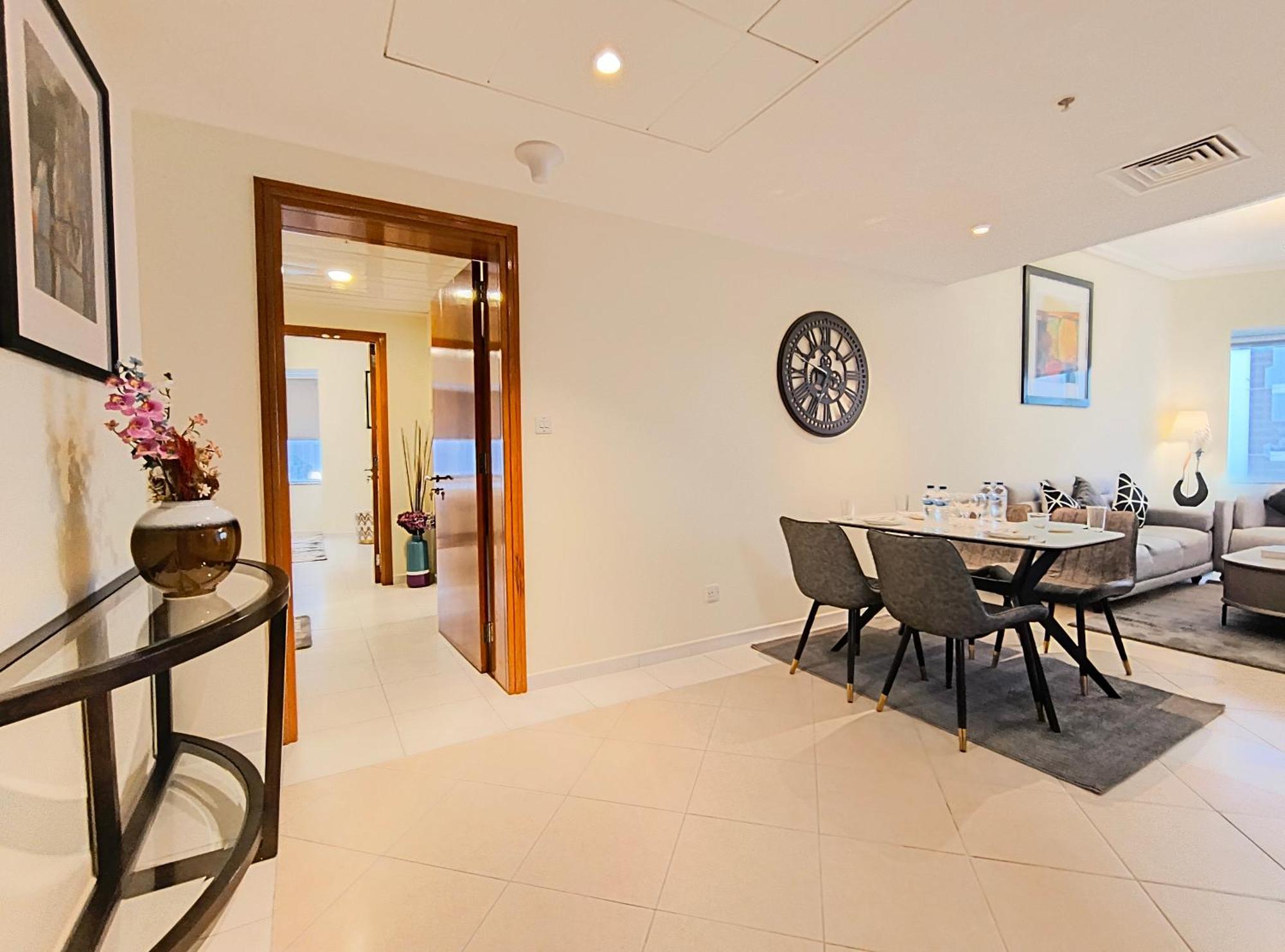 Trinity Holiday Homes - Sheikh Zayed Road Near To Financial Center Metro Station دبي المظهر الخارجي الصورة