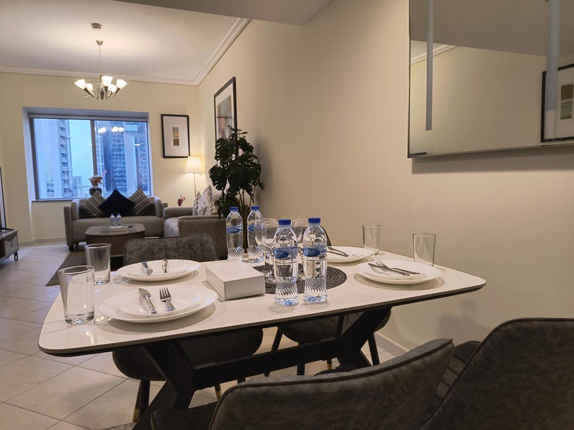 Trinity Holiday Homes - Sheikh Zayed Road Near To Financial Center Metro Station دبي المظهر الخارجي الصورة