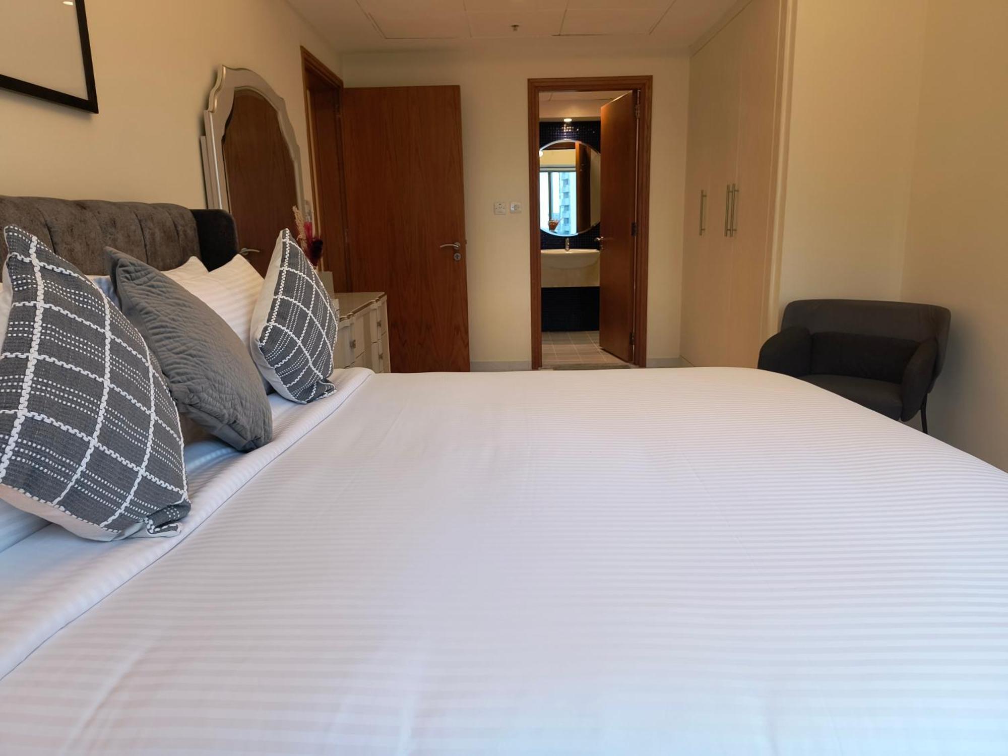 Trinity Holiday Homes - Sheikh Zayed Road Near To Financial Center Metro Station دبي المظهر الخارجي الصورة